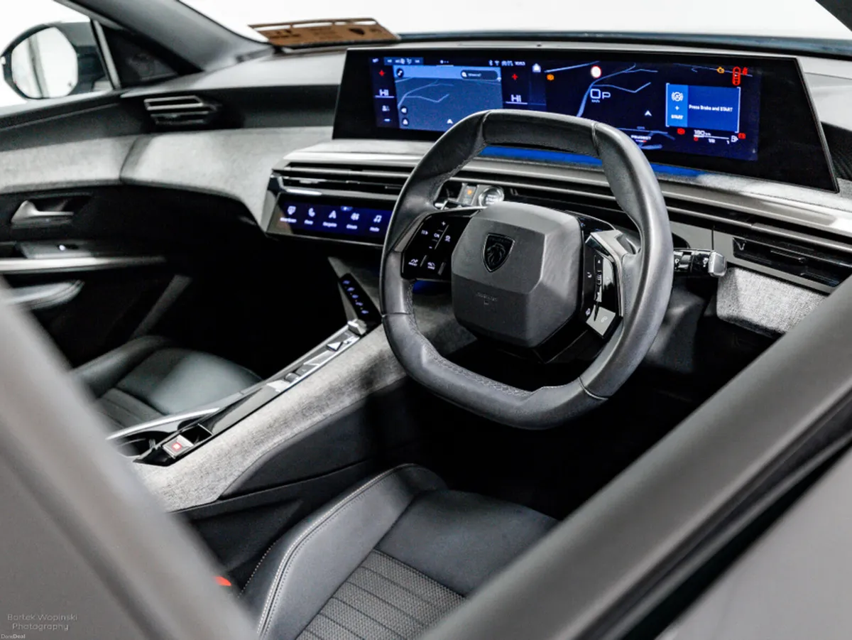 Peugeot 3008 Allure 1.2 Hybrid Auto 145HP - Image 2