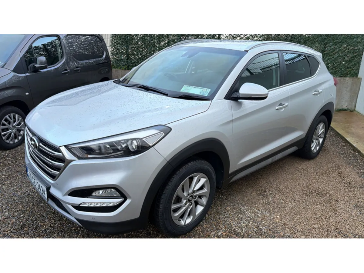Hyundai Tucson 1.7 PREMIUM BLD 116PS 5 5DR - Image 2
