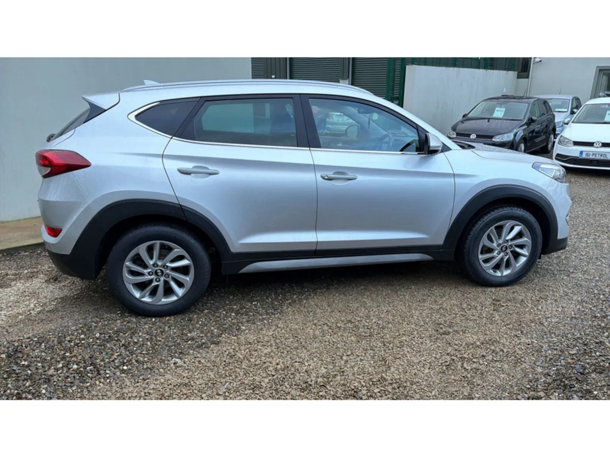 Hyundai Tucson 1.7 PREMIUM BLD 116PS 5 5DR - Image 3