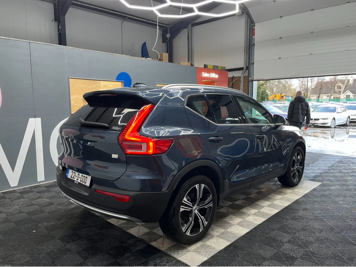 Volvo XC40 2022 VOLVO XC40 RECHARGE PLUG-IN HYBRID - Image 2