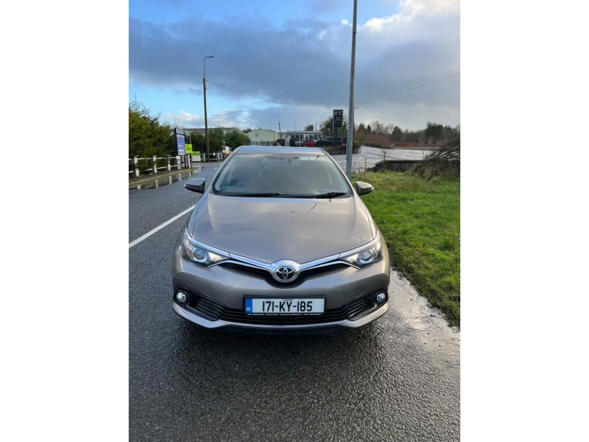Toyota Auris 1.4 D-4D SOL 4DR - Image 2