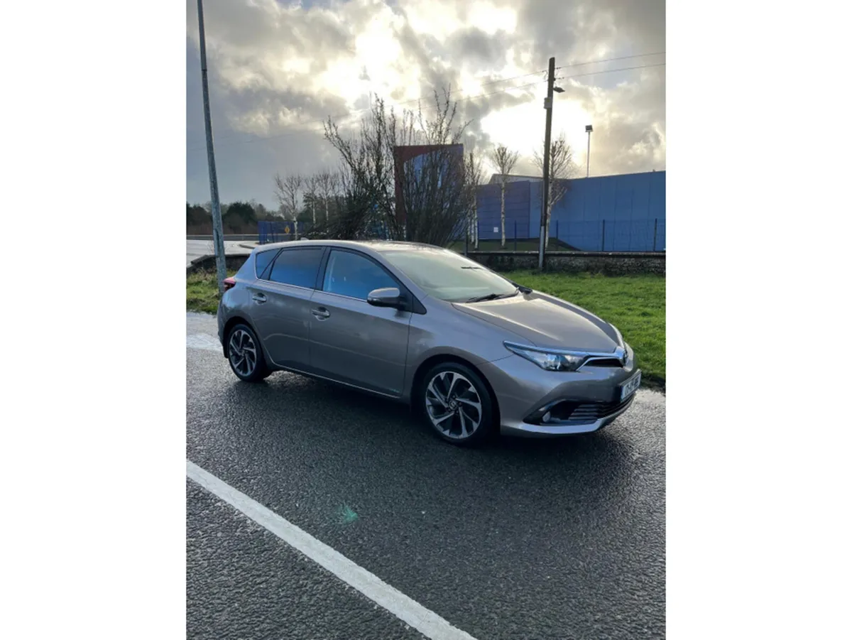 Toyota Auris 1.4 D-4D SOL 4DR - Image 3