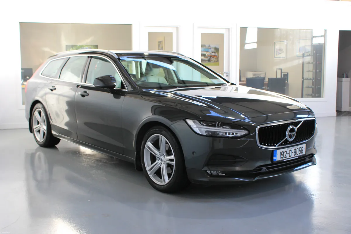 Volvo V90 2019, Momentum Auto, Low KMS - Image 4