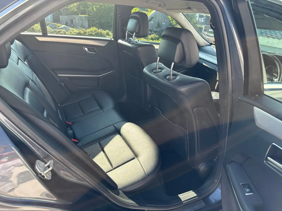 Mercedes E220 •Read Ad - Image 4