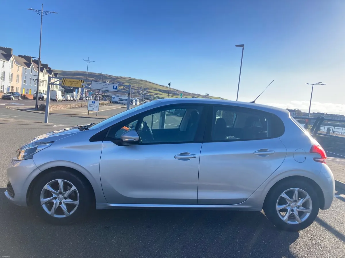 Peugeot 208 2016 - Image 2