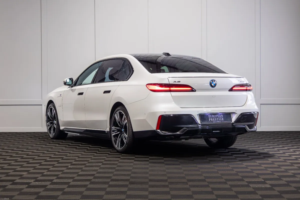 2025 BMW 7-Series X-Drive 750e M-Sport - Image 4