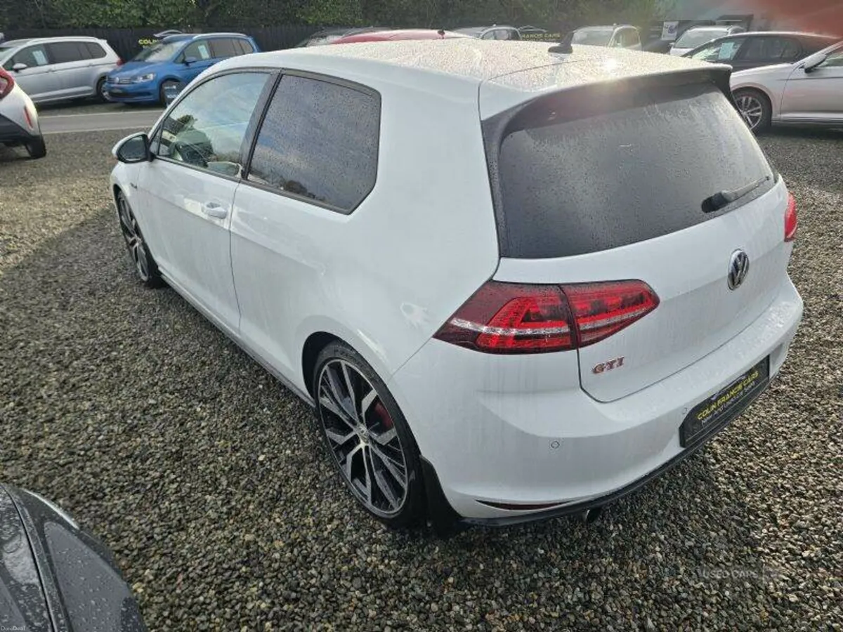 Volkswagen Golf GTi Performance Pack - Image 3