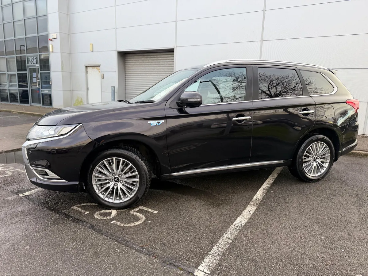 211 Mitsubishi Outlander Petrol~ Plug In Hybrid. - Image 2