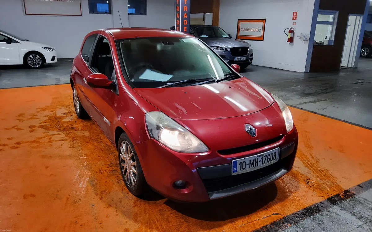 Renault Clio 2010 - Image 1