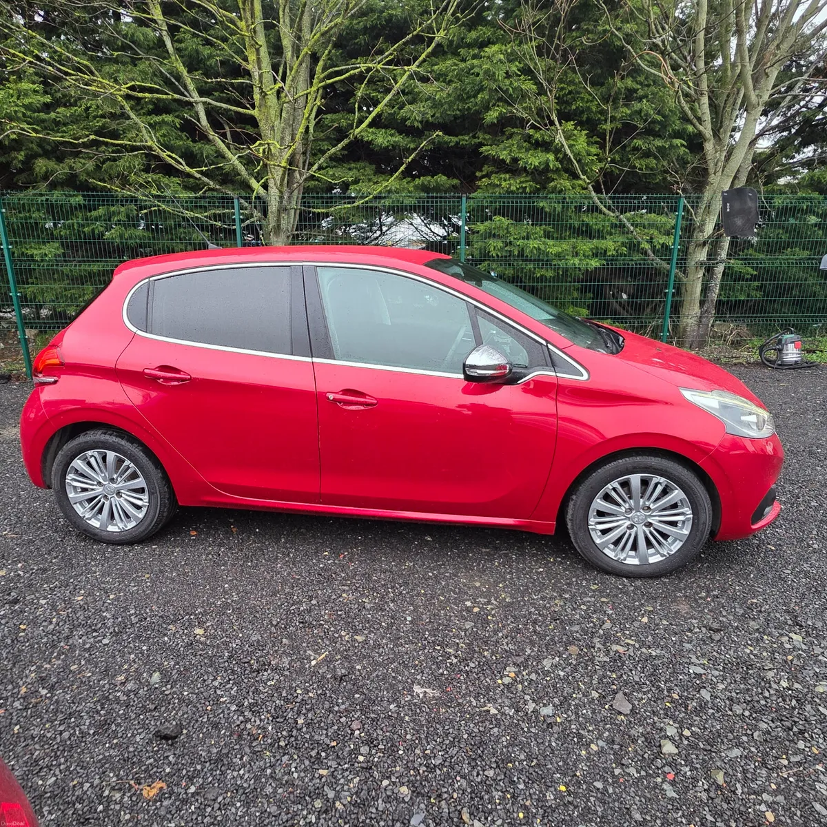 Peugeot 208 Automatic 2017 Low Miles - Image 4