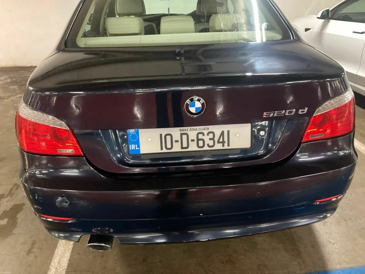 BMW 5-Series 2010 - Image 2