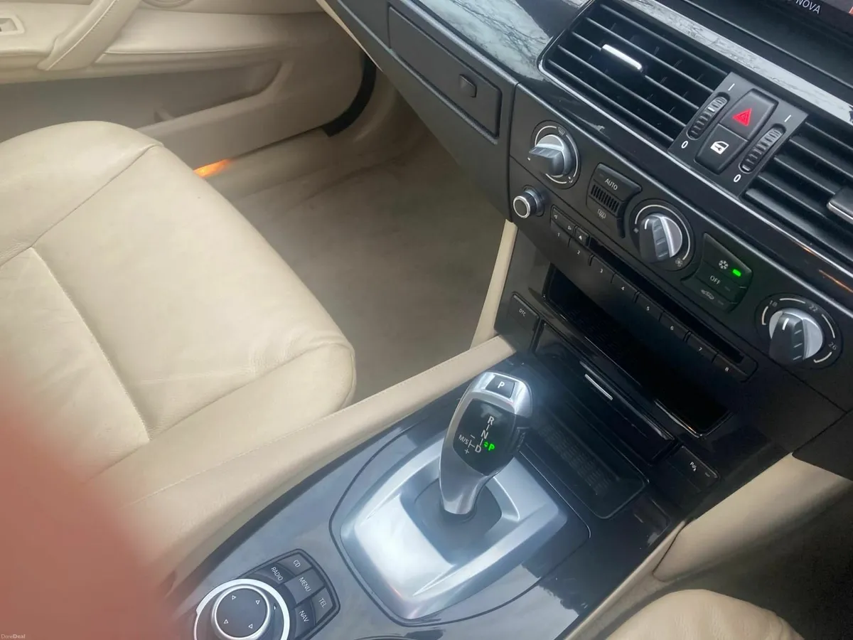 BMW 5-Series 2010 - Image 4