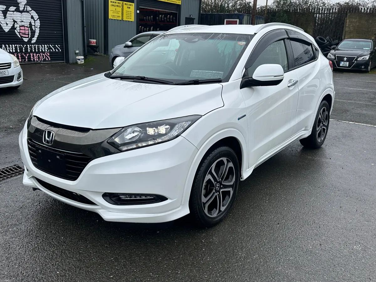 2017 HONDA VEZEL HYBRID AUTOMATIC LOW MILES - Image 2