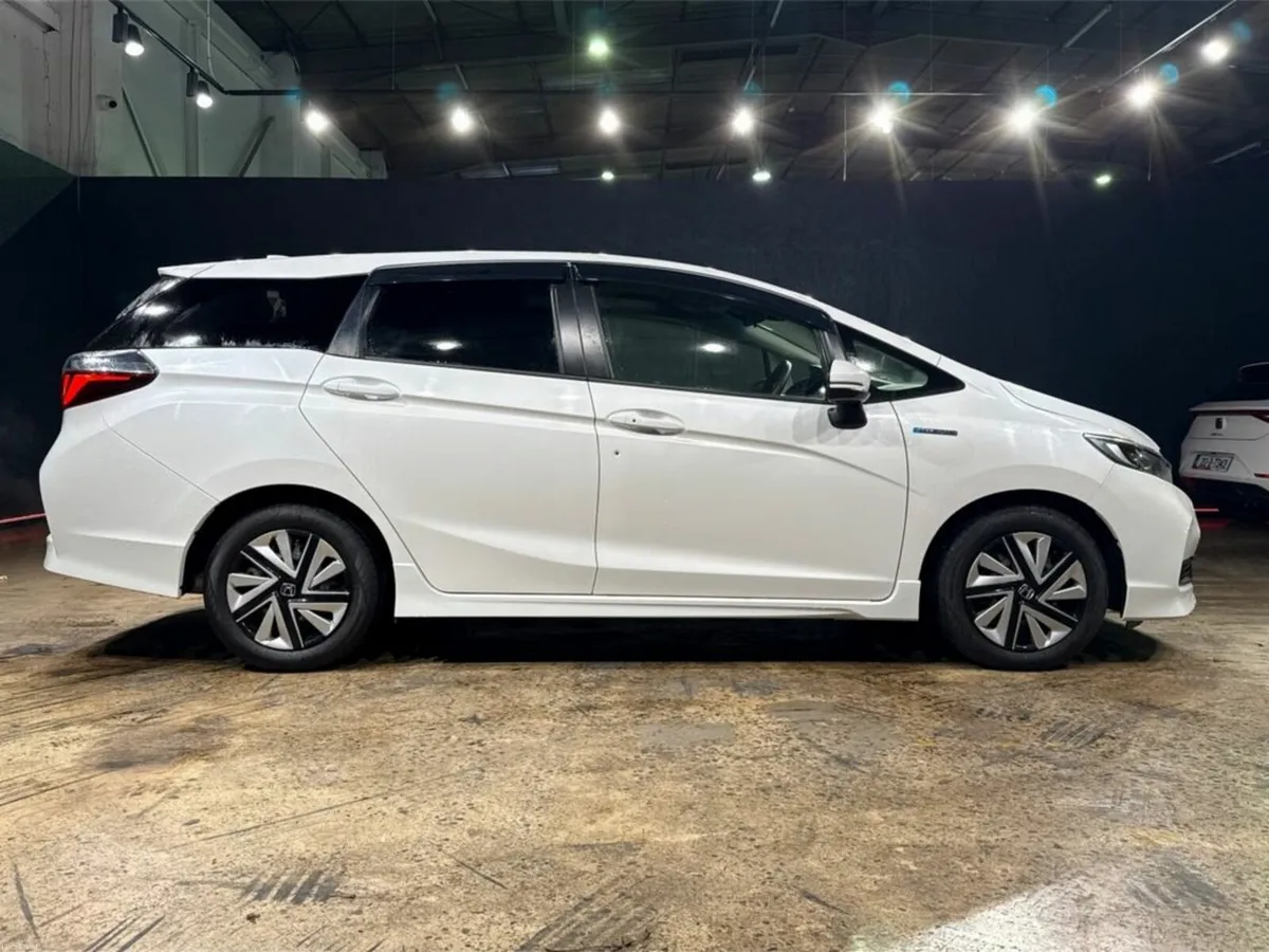 Honda Shuttle 1.5L HYBRID AUTOMATIC - CRUISE CONTR - Image 3