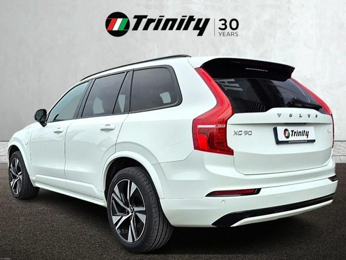 Volvo XC90 ** R DESIGN T8 ** HUGE SPEC ** STUNNING - Image 3