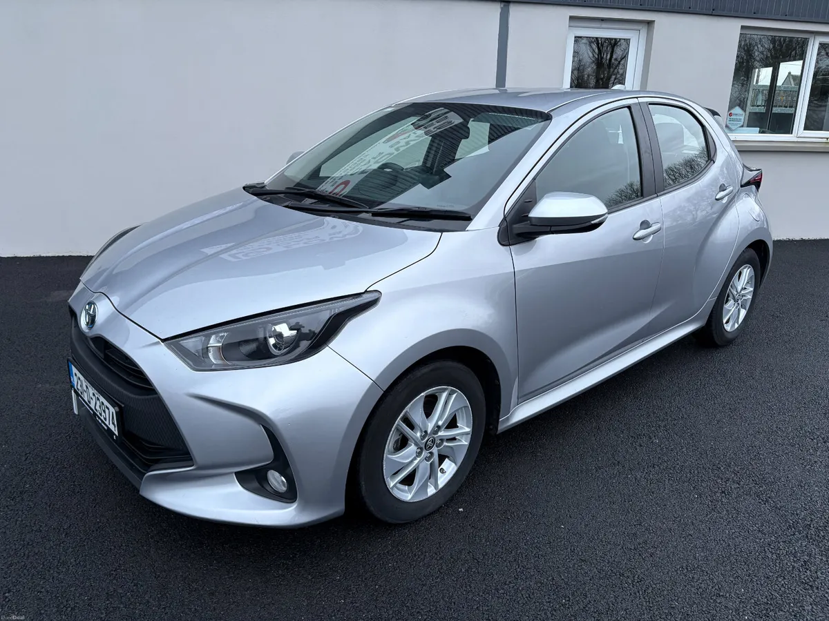 231 Toyota Yaris 1.5 Hybrid Luna Auto - Image 2