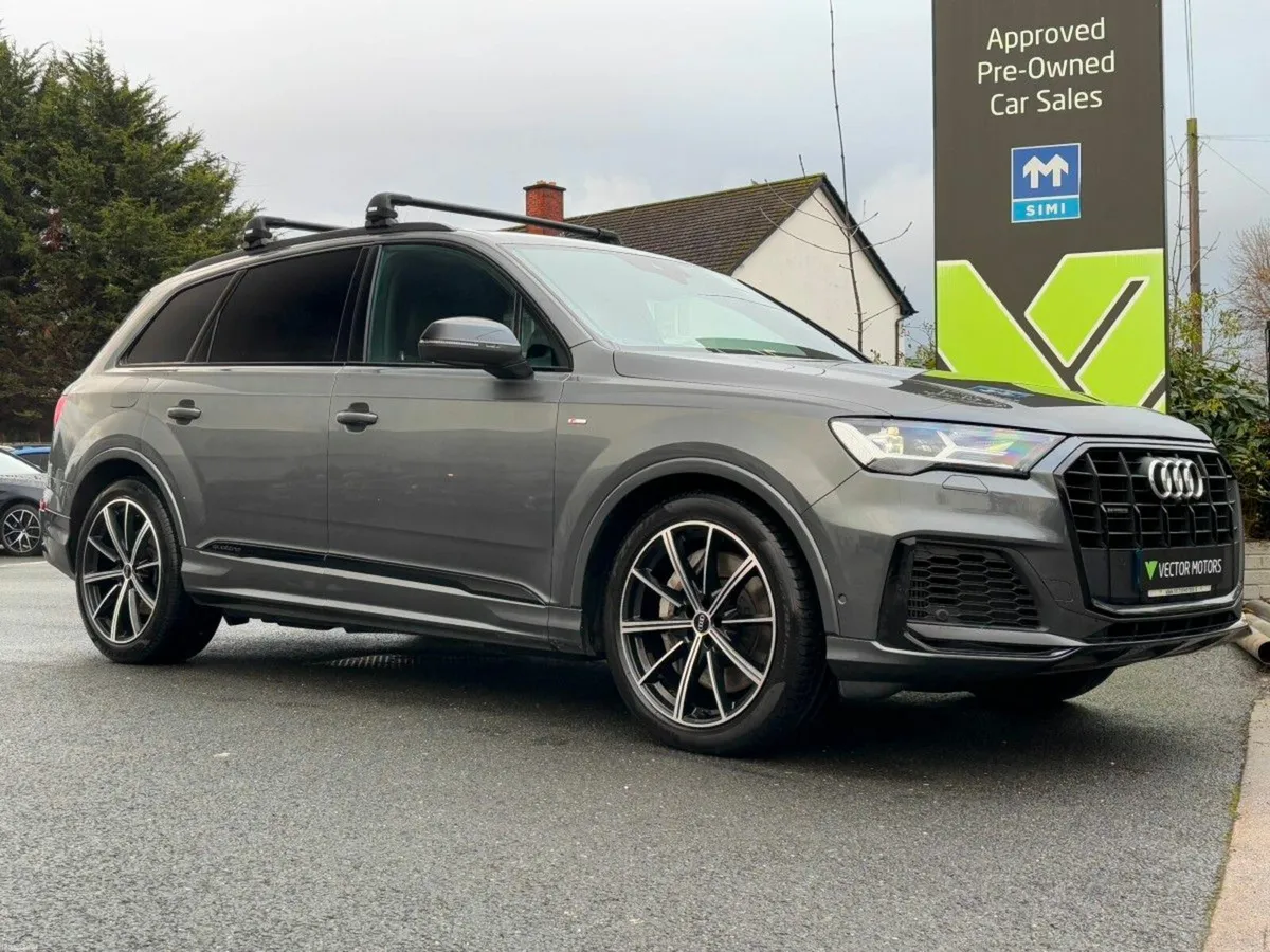 Audi Q7 55 TFSIe S-LINE PHEV FACTORY ELECTRIC TOW - Image 1