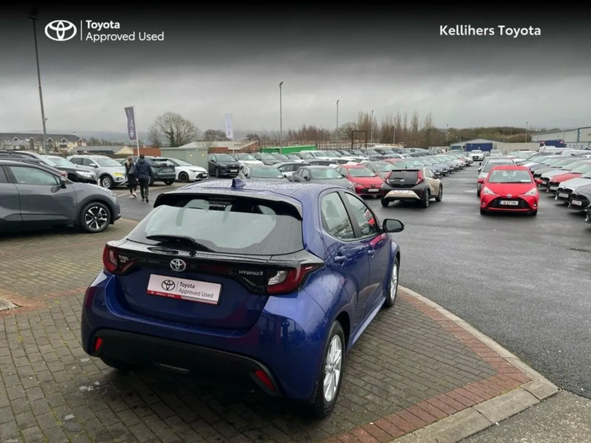 Toyota Yaris HYBRID ELECTRIC LUNA - Image 2