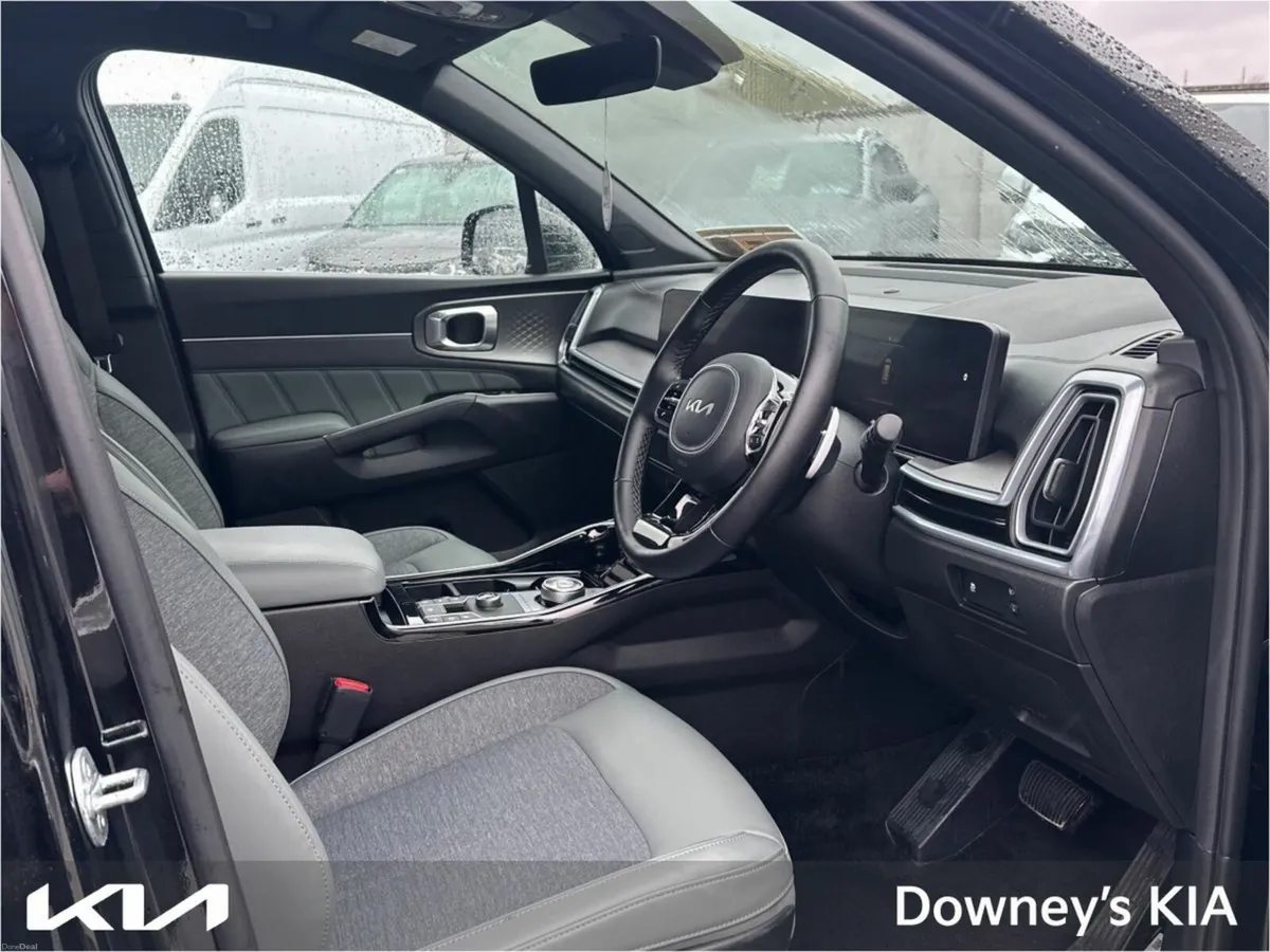 Kia Sorento 2.2 TD AUTO *COMMERCIAL* - Image 2