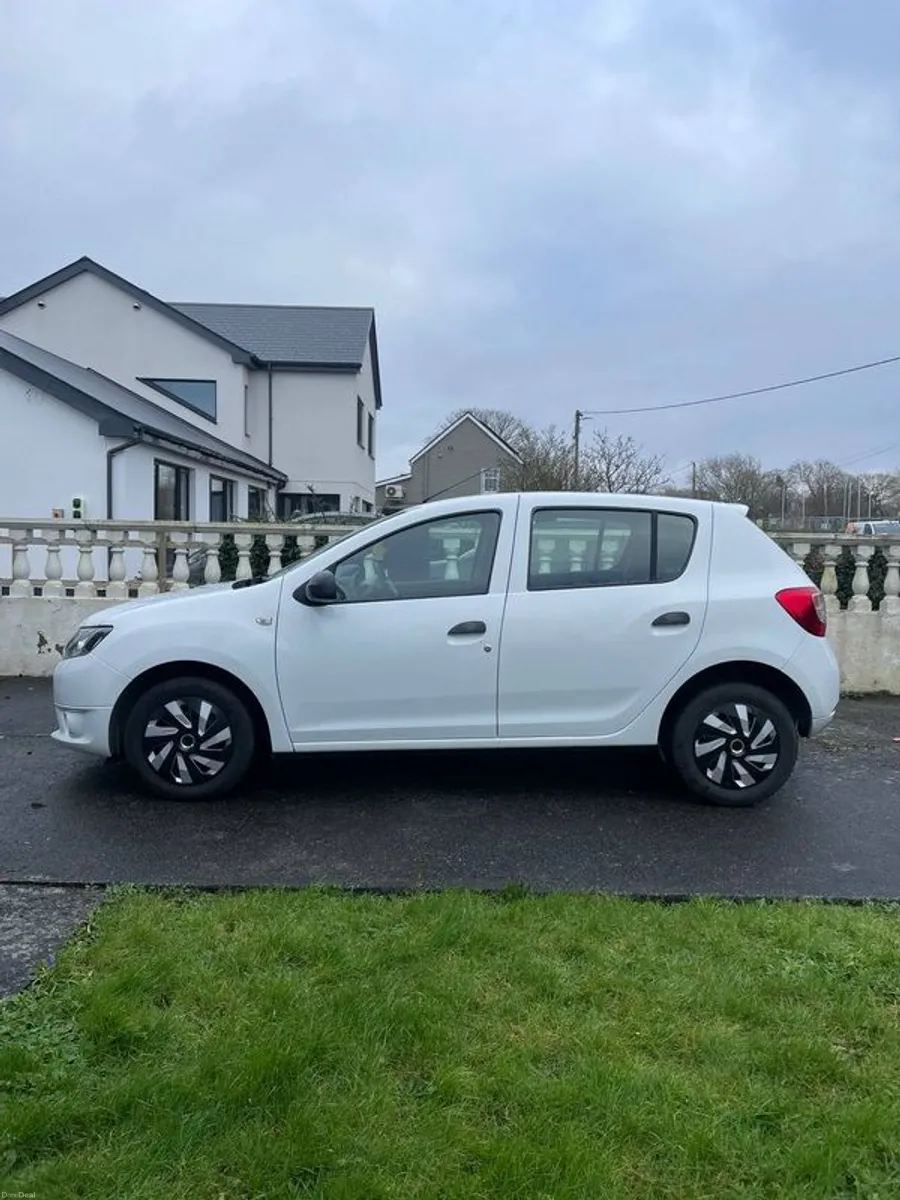 2017 Dacia Sandero - Image 2