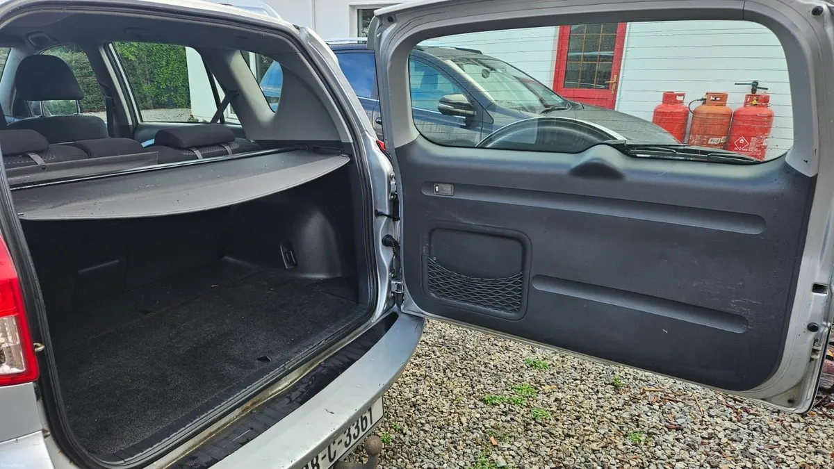 Toyota RAV4 2008 - Image 2