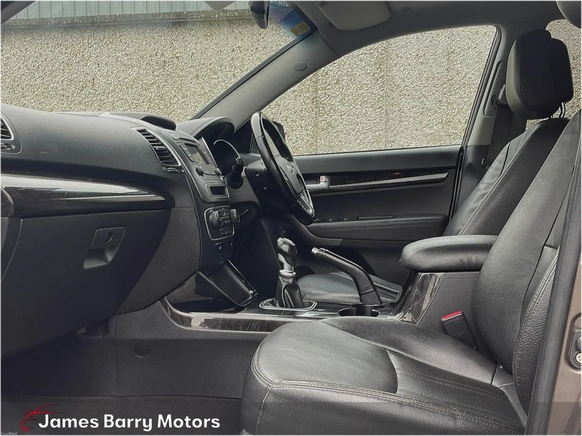 Kia Sorento Platinum 4X4 - Image 5