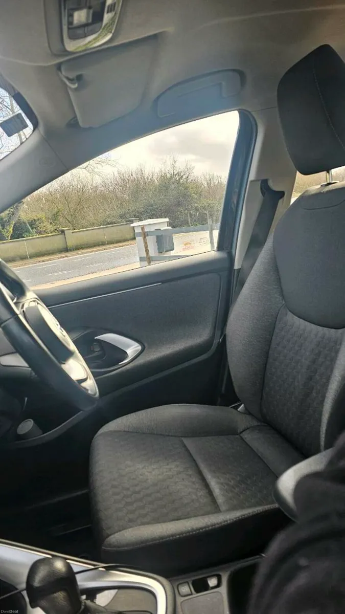 2021 Toyato Yaris - Image 4