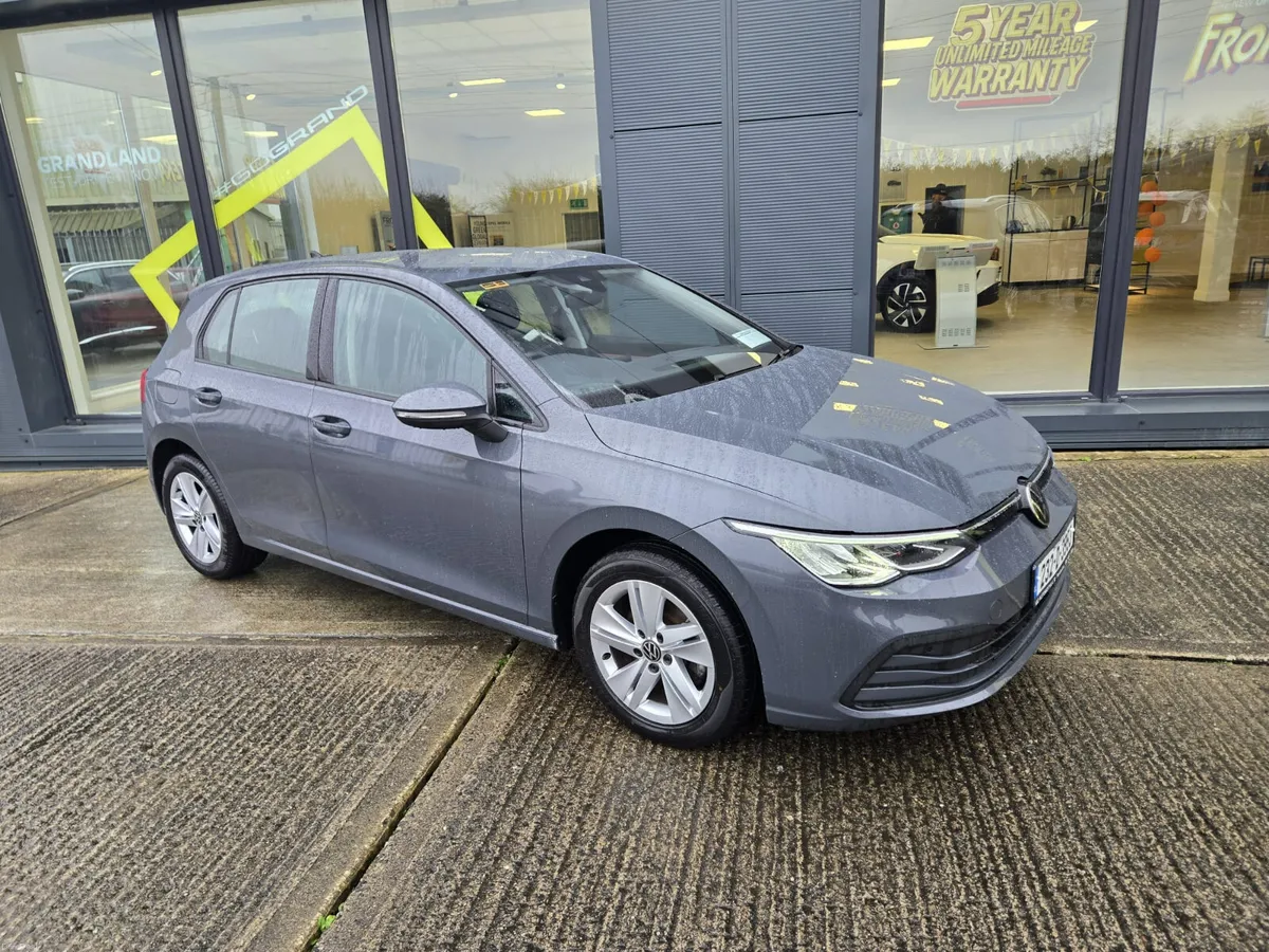 Volkswagen Golf 1.0 TSI 110HP Life - Image 3