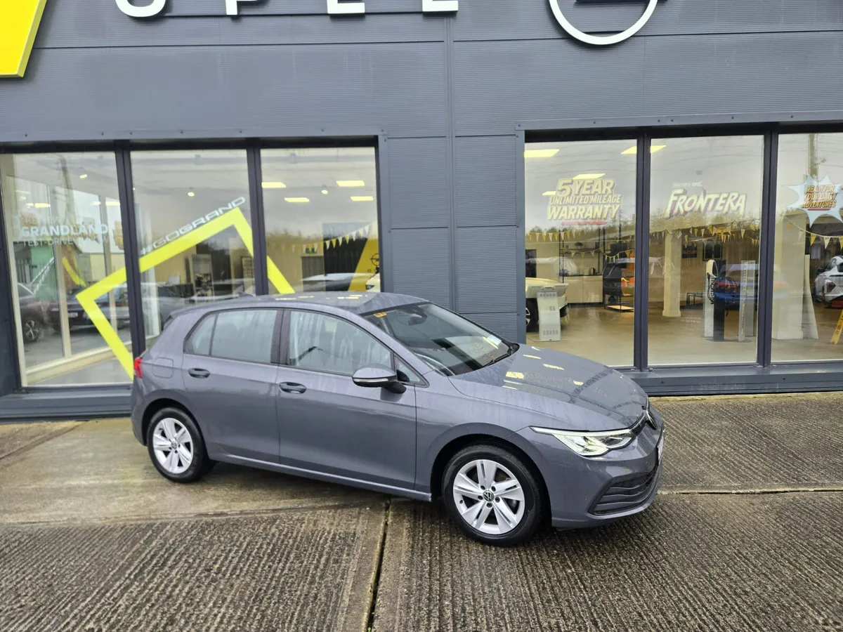 Volkswagen Golf 1.0 TSI 110HP Life - Image 4