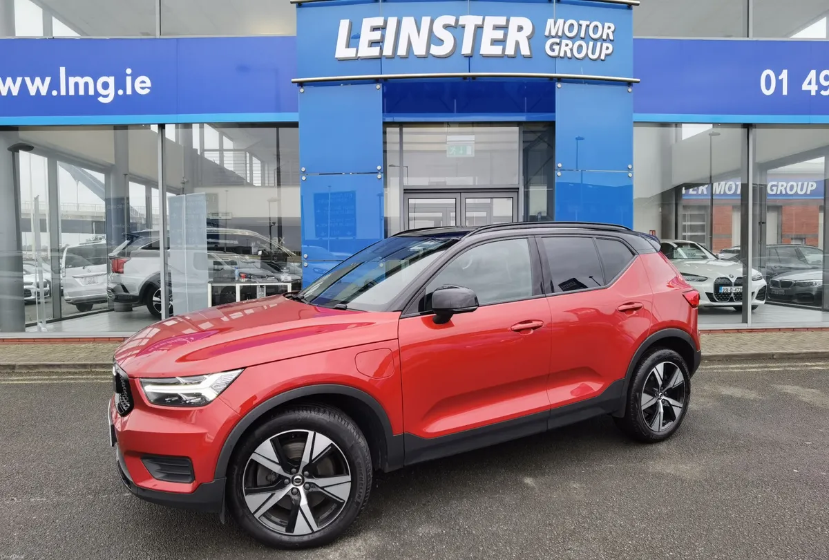 VOLVO XC40 1.5 T4 R-DESIGN RECHARGE AUTO PHEV - Image 1