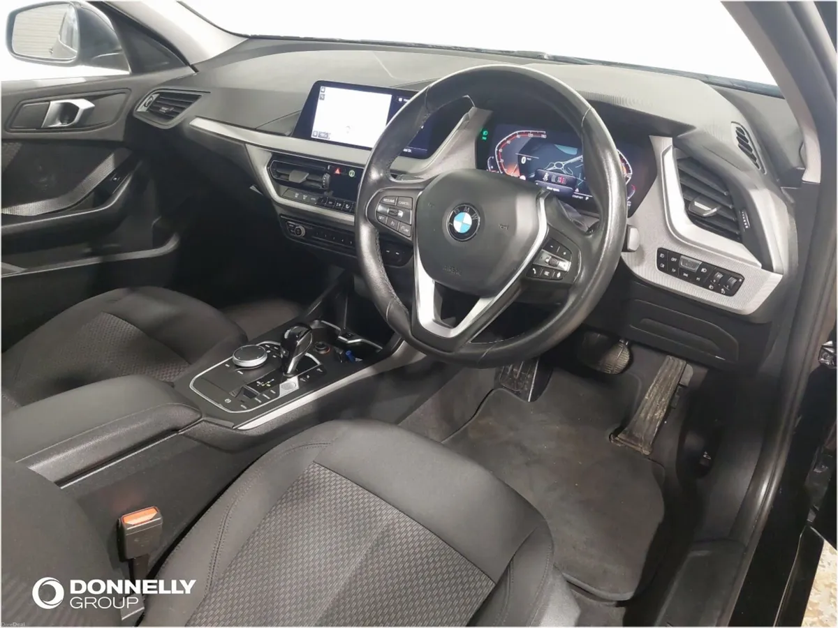 BMW 1 Series Diesel Hatchback SE - Image 4