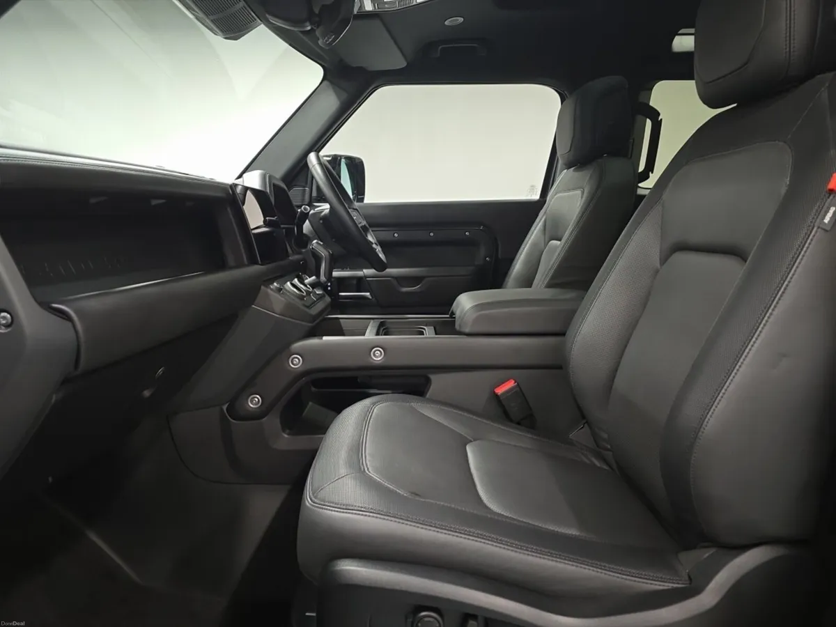 Land Rover Defender Diesel Estate X-Dynamic HSE - Image 3