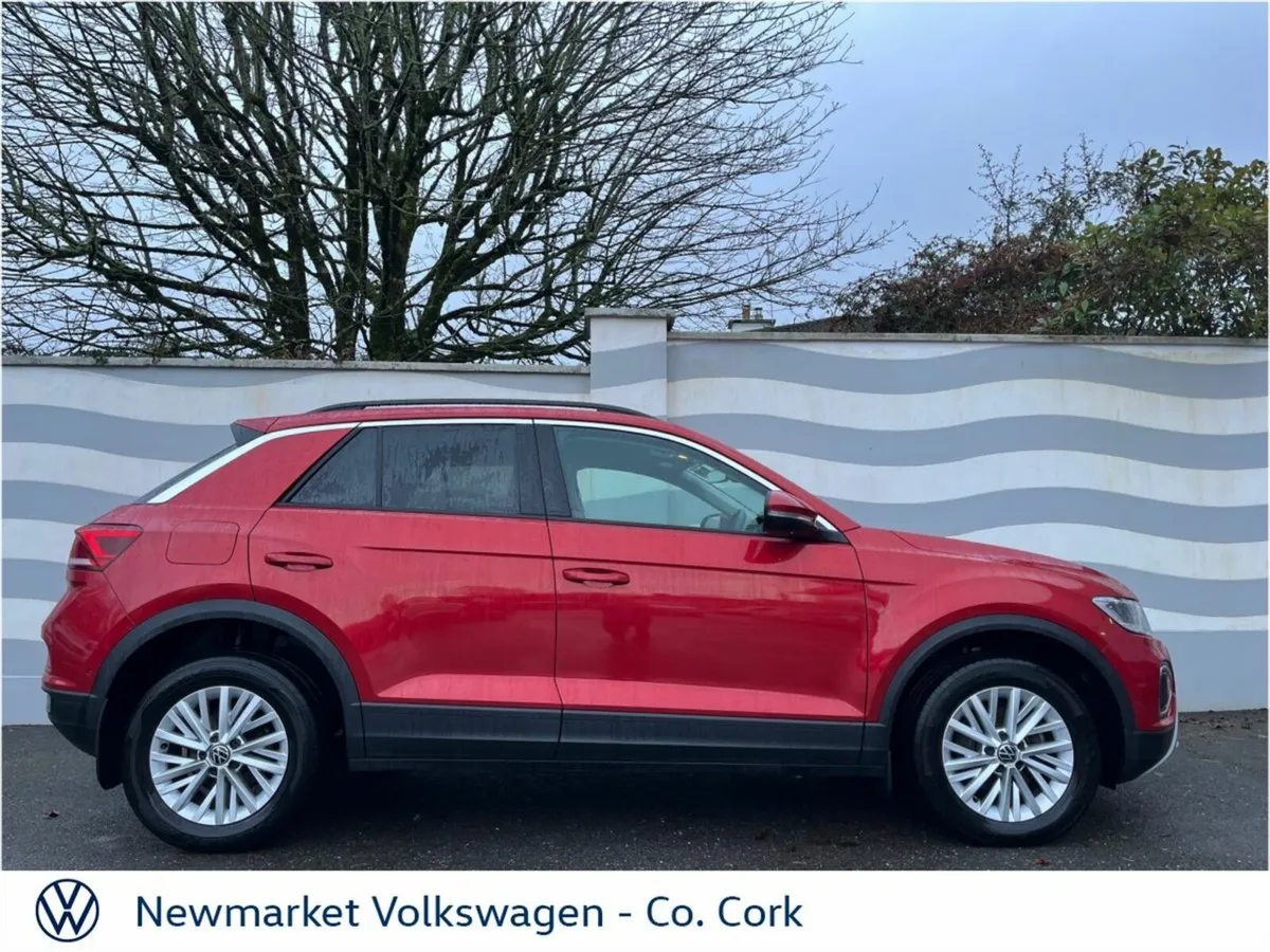 Volkswagen T-Roc LIFE 2.0 TDI 6 SPEED 116BHP - Image 4