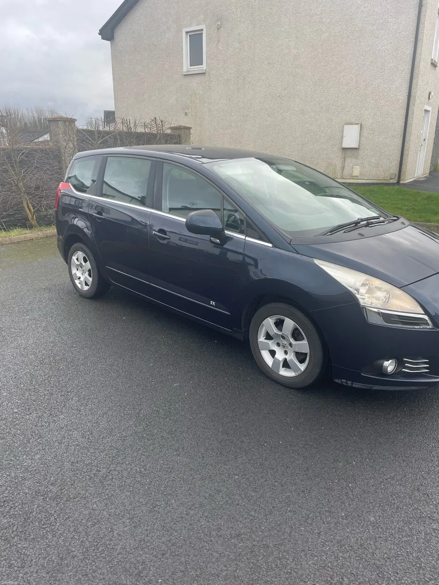 Peugeot 5008 - Image 1