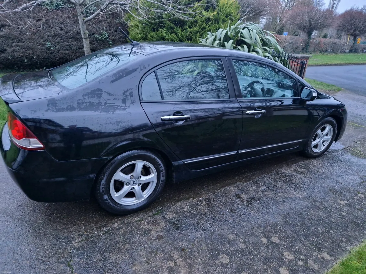 Honda Civic 2009 automatic - Image 4