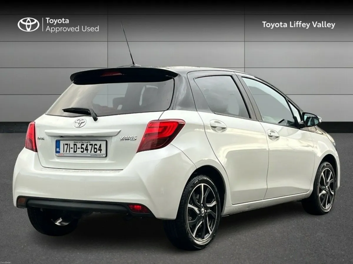 Toyota Yaris 1.33 VVT-I DESIGN 99BHP 5 5DR - Image 2