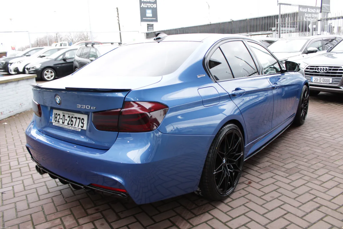 BMW 3-Series 2018 - Image 4