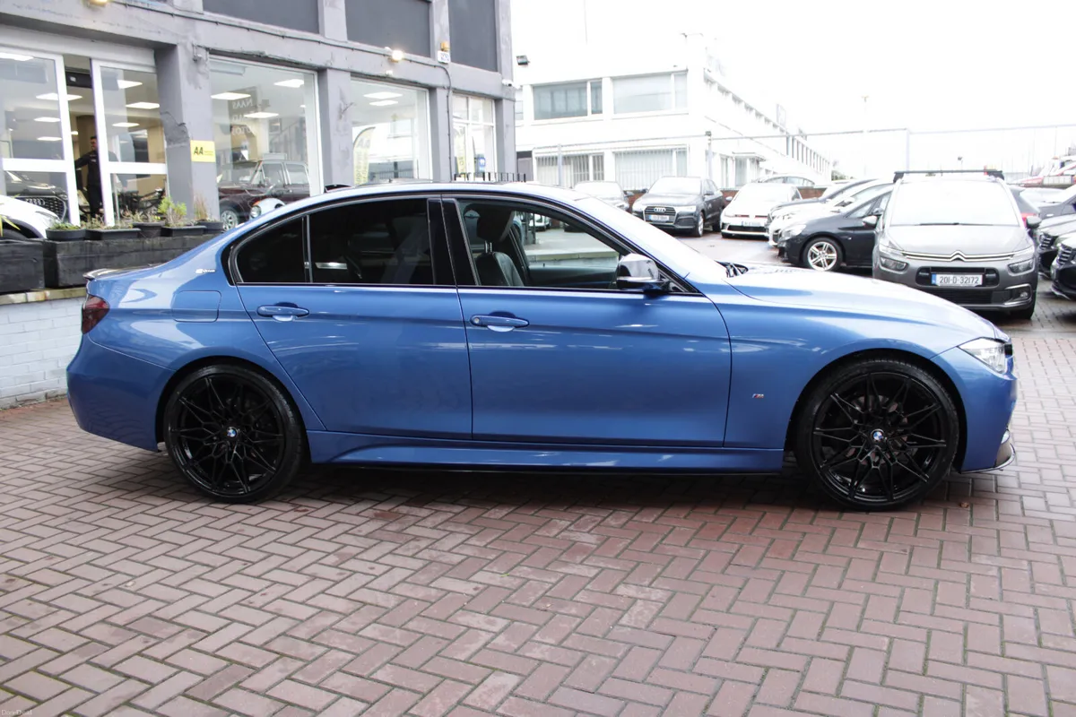 E-DRIVE 330E-SPORT PRO EDITION AUTO  // WHAT A CAR - Image 3