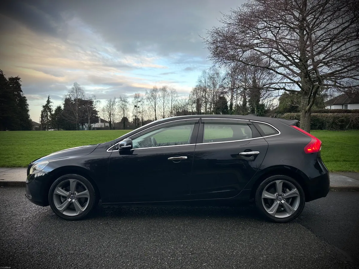 Volvo V40 1.4 T4 Petrol Auto | Low km | Leather. - Image 3