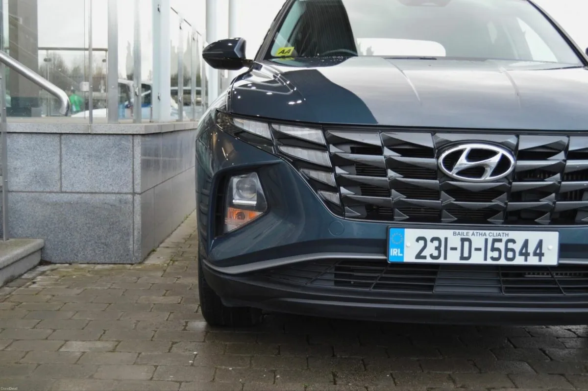 Hyundai Tucson 2WD Exectuive  HEV Auto - Image 3