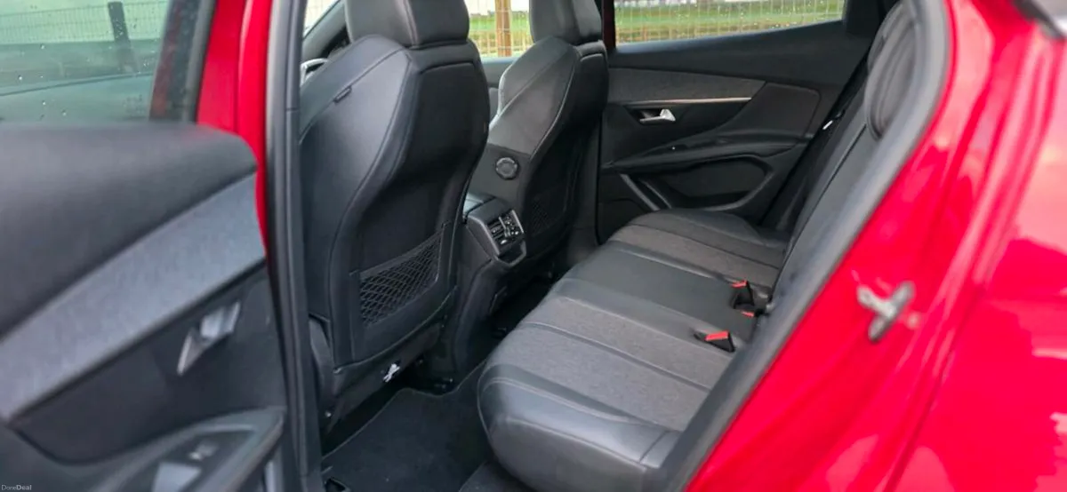 /// PEUGEOT 30008  1.5 GT LINE - Image 4