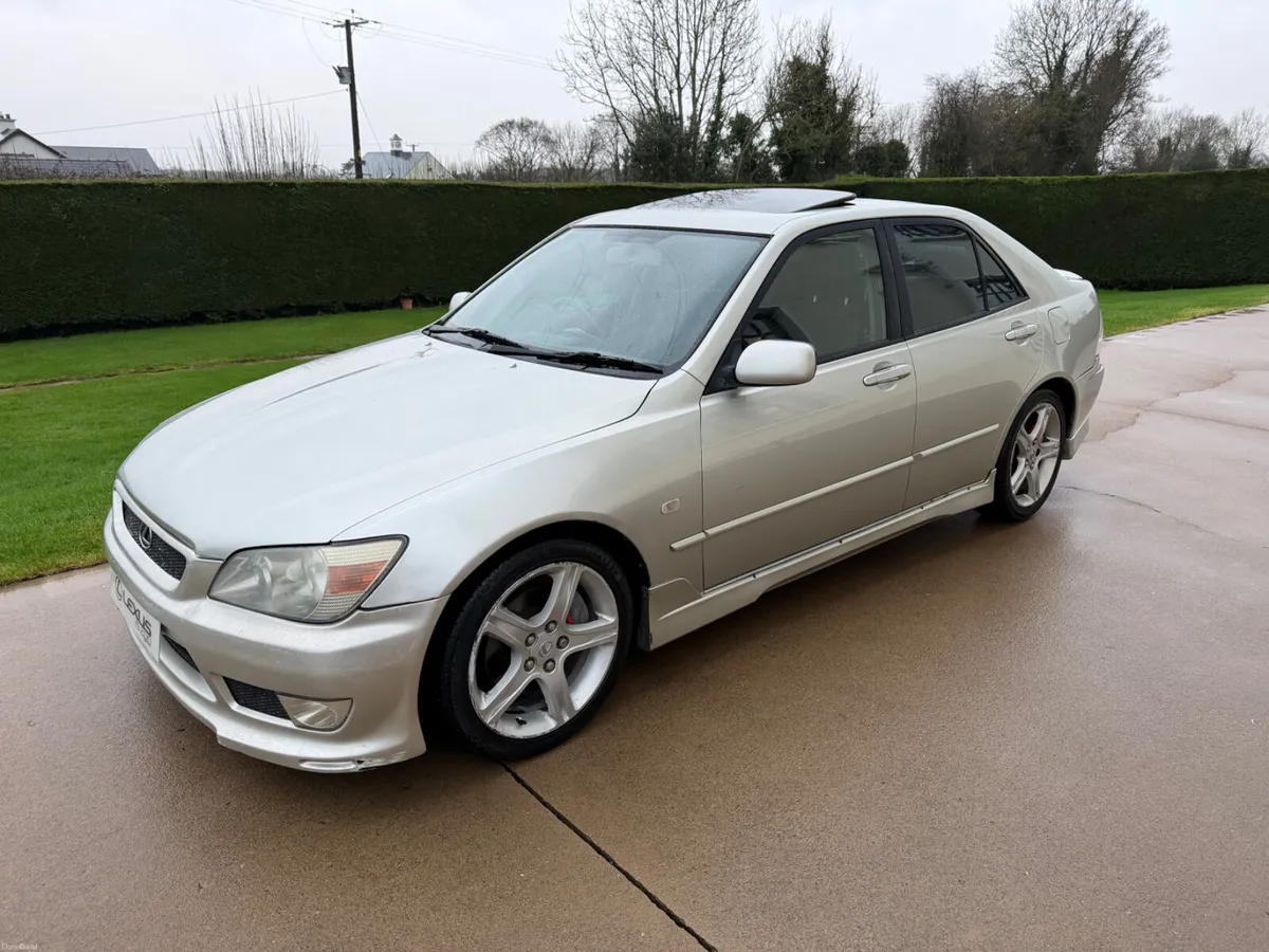 2003 LEXUS IS200 SPORT | LSD | SUNROOF | PRIVACY - Image 4
