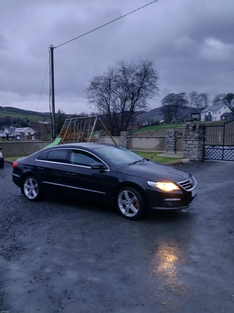 Volkswagen Passat 2011 - Image 1