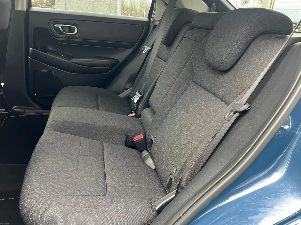 Honda HR-V Elegance e:HEV 2025 - Image 6