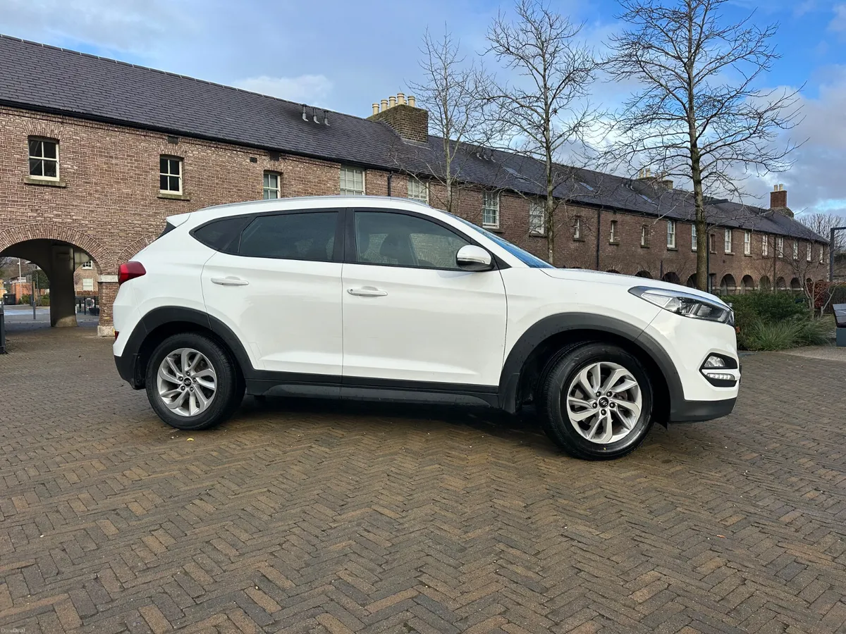 2016 Hyundai Tucson - Image 2