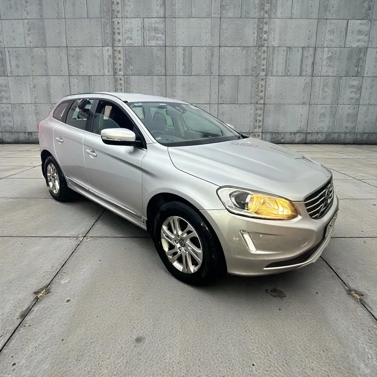 2016 Volvo XC60 D4 (190hp) Automatic  SE LUX Leath - Image 3