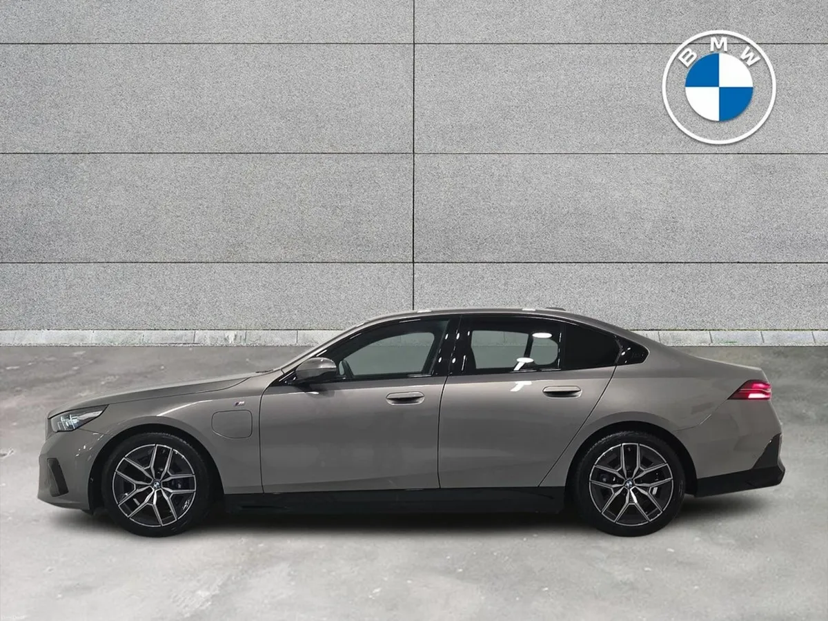 BMW 5-Series 530e M Sport Saloon - Image 4