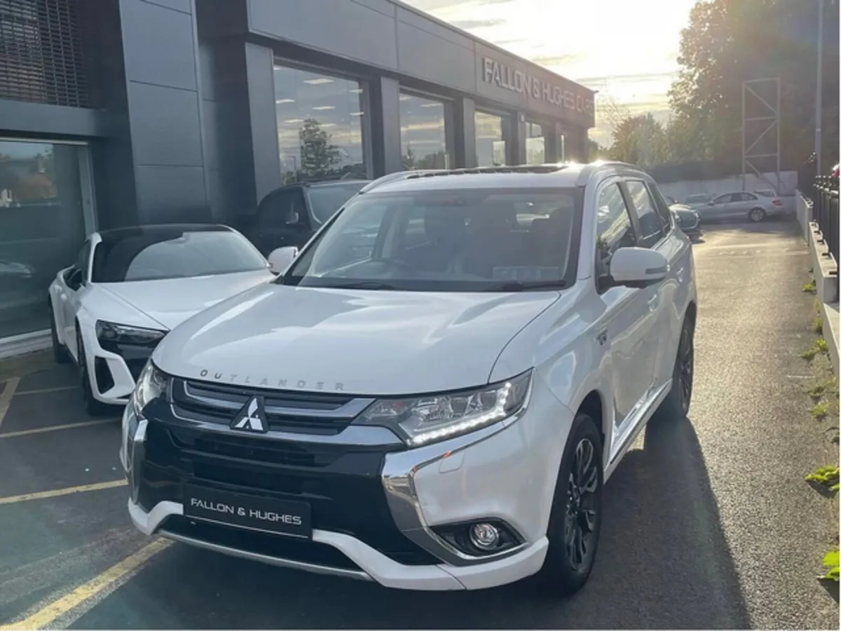 Mitsubishi Outlander 2.0 GX5HS PHEV  / PAN SUNROOF - Image 5