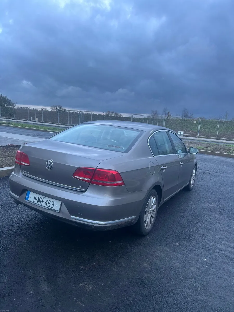 Volkswagen Passat 2011 - Image 3
