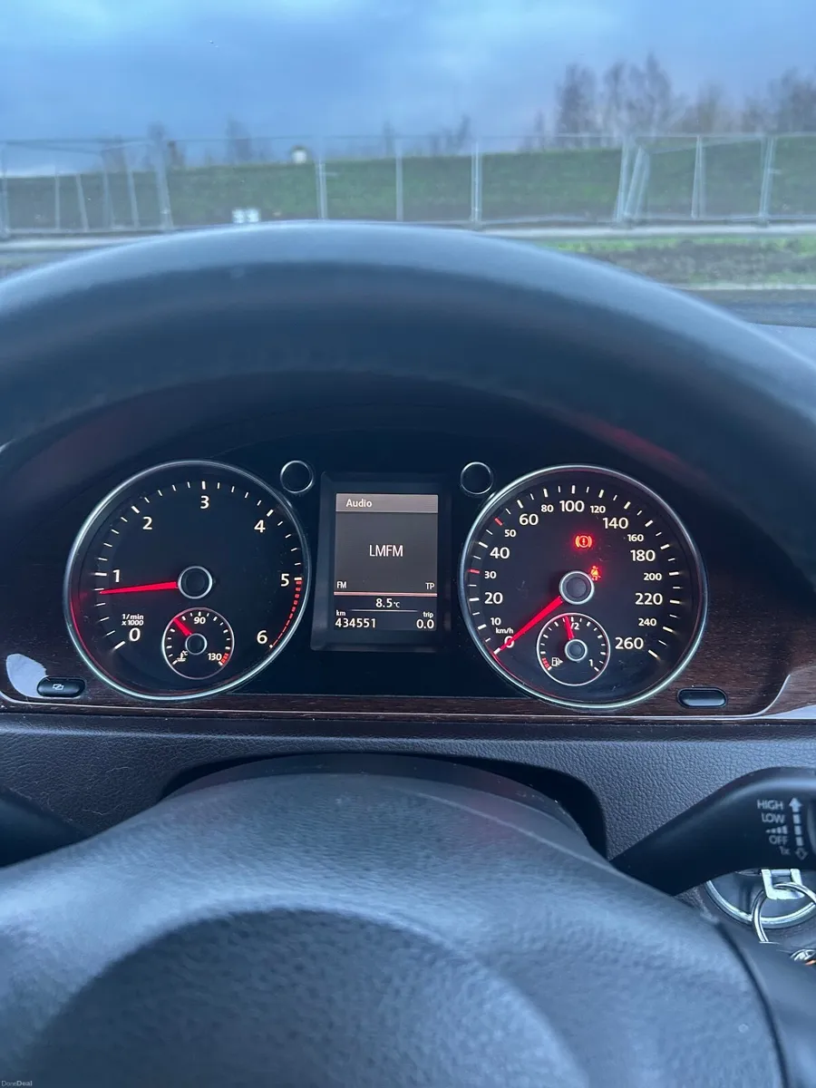 Volkswagen Passat 2011 - Image 4